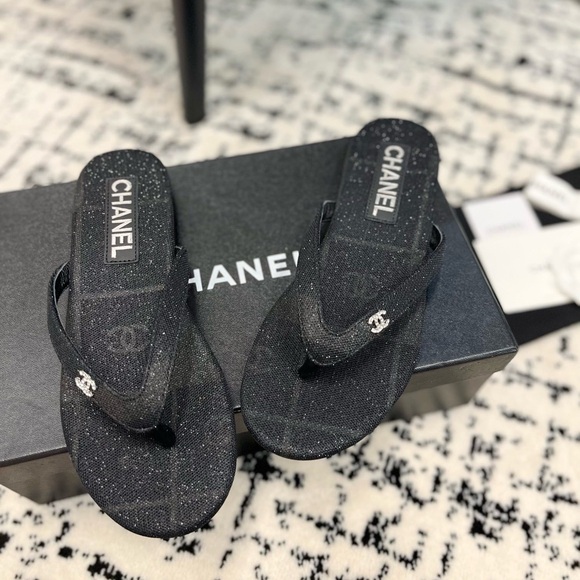 Chanel flip flops - Picture 3 of 3